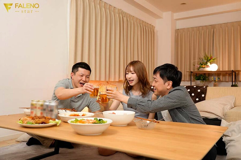 宅飲み逆NTR 親友のカノジョが即勃起するボクを弄び何度も杭打ち騎乗位で連続射精。 天使もえ 1,385 6