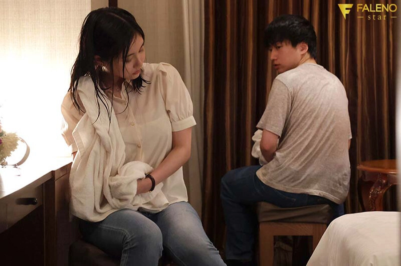 ゲリラ豪雨を避けホテルで雨宿り。人妻と童貞が2人きりで何も起こらないはずが無く…五十嵐なつ 1,985 7