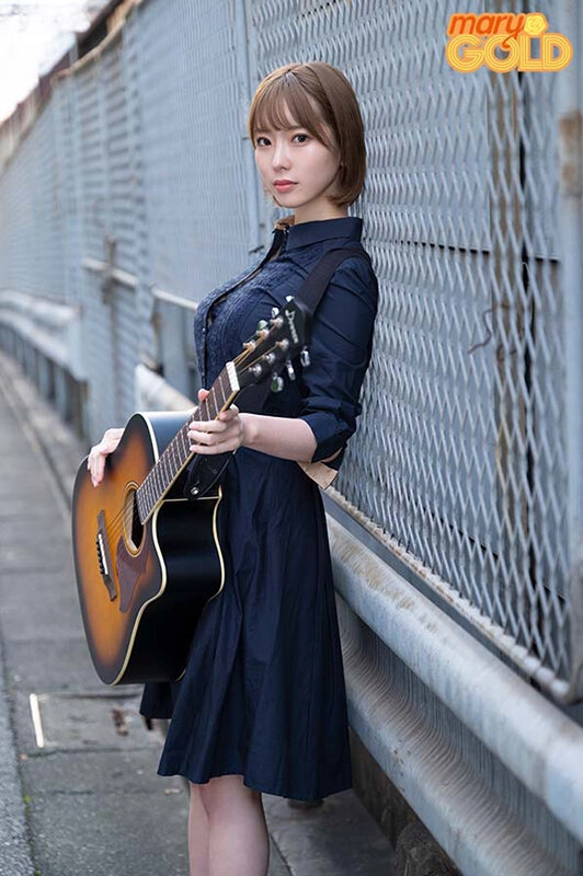 ストリートミュージシャンの女の子が可愛くて巨乳だったのでナンパして家までついていってそのままAVデビュー！るり（仮）