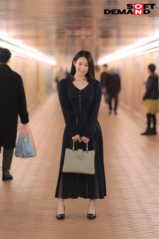 【初撮り】某物流会社で働く都内在住24歳OL 身長150cm、C カップでジムで鍛えられた美しいスレンダーボディ 茶色い瞳と小顔で堀の深いルックスがハーフ系モデルのような雰囲気。 サバサバ系クール美女がイラマチオで喉イキ！ドM堕ち。 ありさ - 十川ありさ