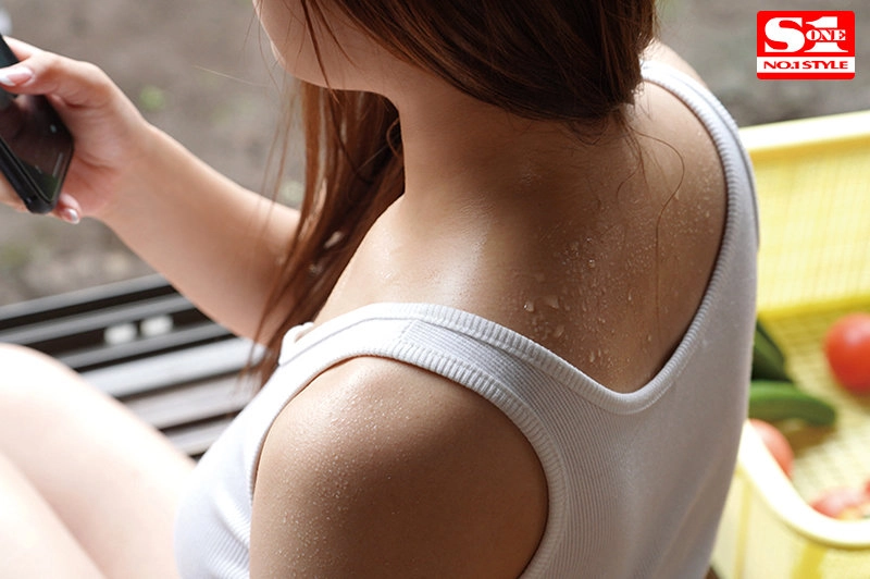 ド田舎に預けられた都会の孫娘はヤル事無くて近所のおじさん漁りにどハマり はやのうた