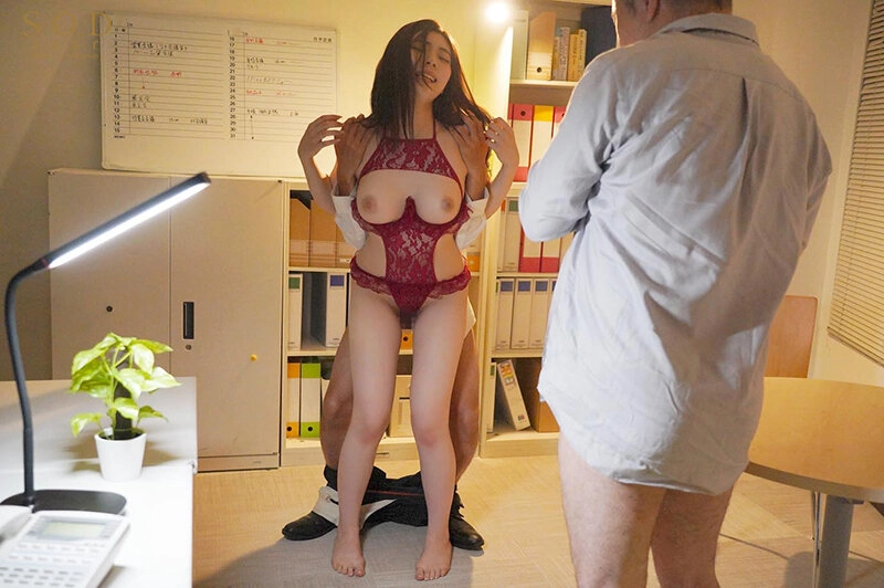 スタイルが抜群過ぎる部下の弱みを握り脅迫して肉奴隷化。パワハラ上司の社内ランジェリー調教!! 神木麗