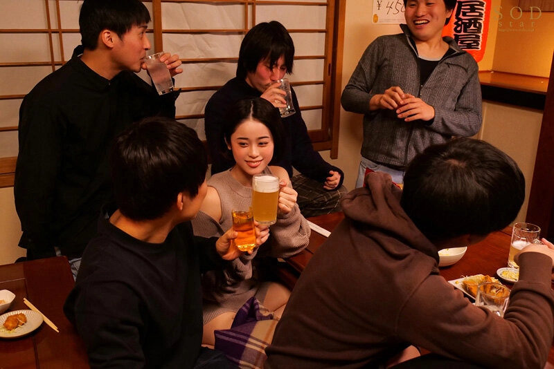 サークルの飲み会で●いつぶれて目が覚めたら先輩の巨乳カノジョ宅にいて…部屋着から見える胸チラ、マンチラに我慢ができず襲ってしまい朝まで巣ごもり浮気SEX MINAMO
