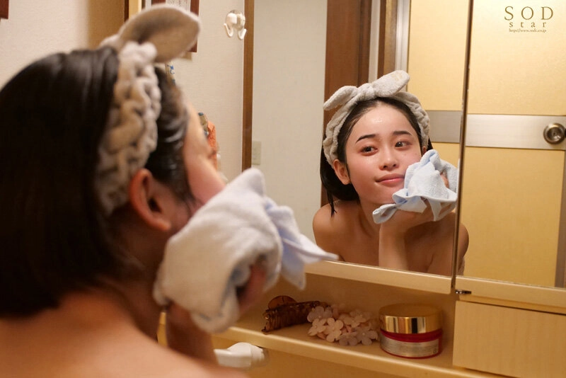 サークルの飲み会で●いつぶれて目が覚めたら先輩の巨乳カノジョ宅にいて…部屋着から見える胸チラ、マンチラに我慢ができず襲ってしまい朝まで巣ごもり浮気SEX MINAMO