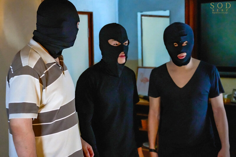 デート×××。信頼していた同じ大学の映画サークルの男子たちに襲われて、喉奥まで何度もイラマチオされて、中出しされました… MINAMO 7,070 56