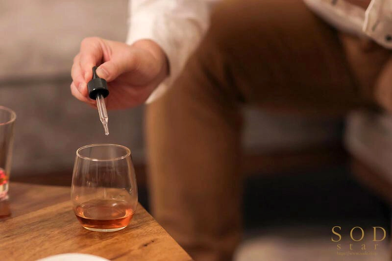 高級タワーマンションへ引っ越してきた新妻が金持ち男たちの道楽のターゲットになり媚薬付けにされ性玩具化。キメセク乱交パーティで唾液をダラダラ垂らしながらひたすらにチ●ポを求めるまでに快楽堕ち。 神木麗 18,425 165