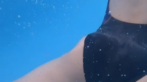 13枚目 | 競泳水着クビレ巨乳人妻が他人棒に溺れたプールゲス不倫 夫の留守中に自分磨きと称してデカチン指導員と密着汗だく中出し交尾 葵いぶき