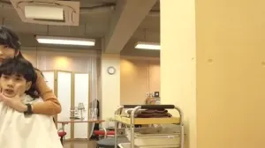34枚目 | 夫婦経営の美容室で欲求不満な人妻美容師の日向子さんにこっそり痴女られて中出ししてしまった僕。 森日向子
